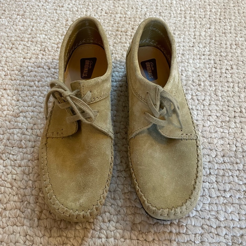 Clark’s Originals Women’s Sand Suede Weaver, size 9